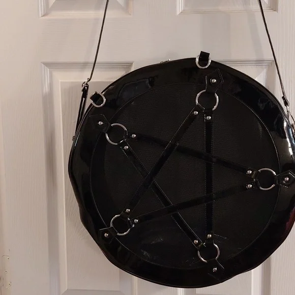 KILLSTAR LARGE PENTAGRAM ROUND MESH WEEKENDER,TRAVEL BAG,BEACH BAG NWOT - Picture 10 of 12